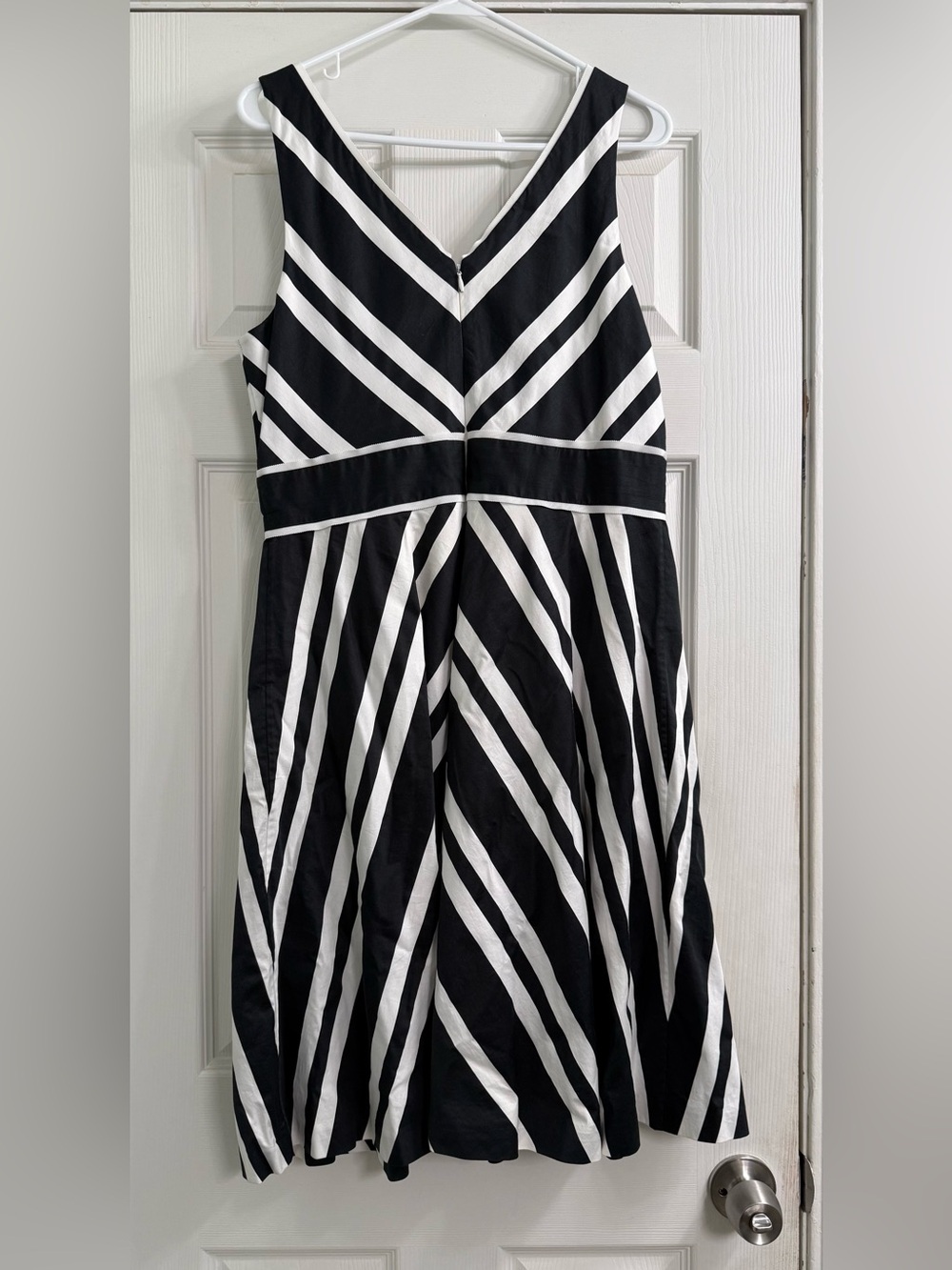 black and white chevron dress House Market | Dresses | White House Black Market Black White Midi Size:Big & Tall (US 12-16) homecoming dresses it neatly accentuates the Crochet PATTERN - A-line